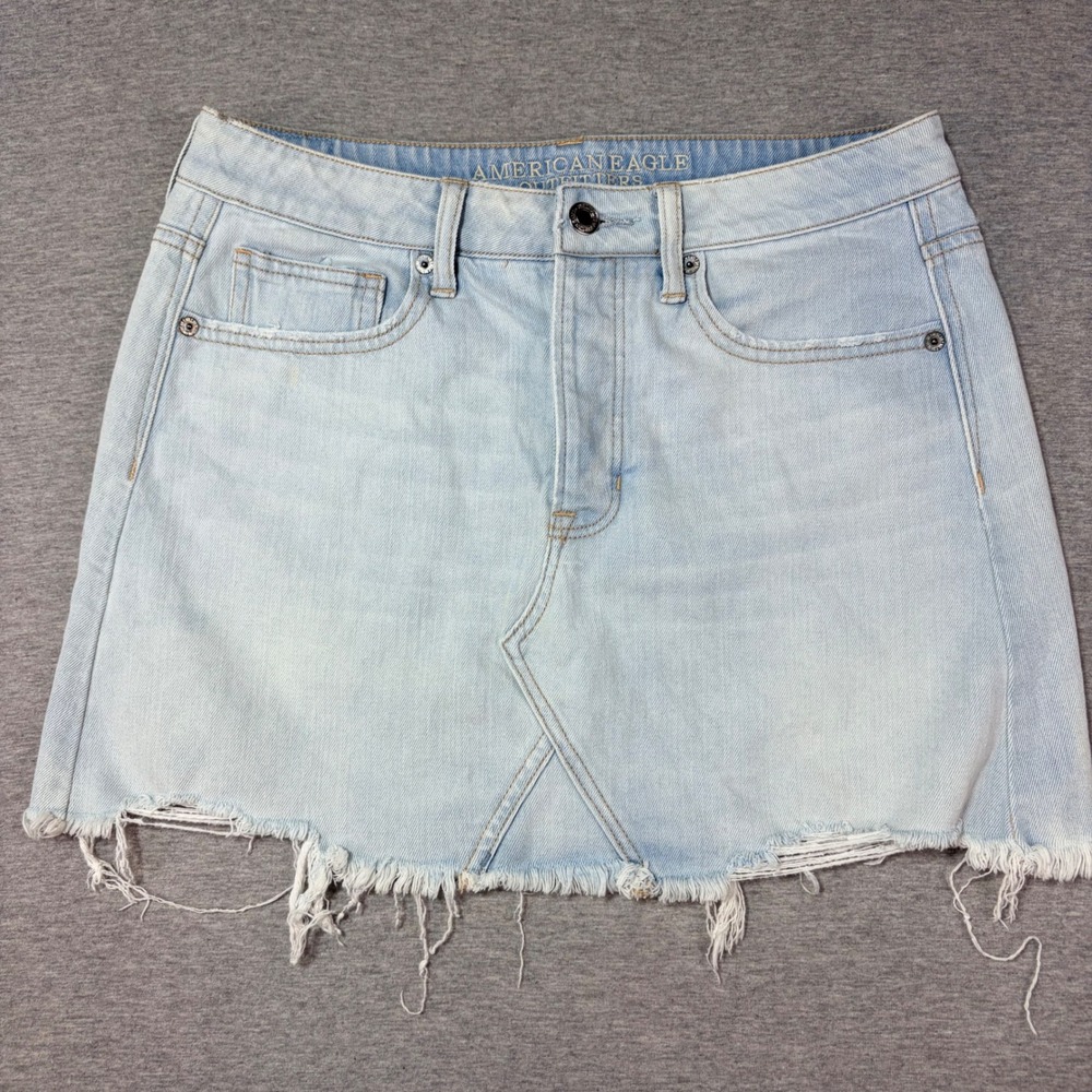 American Eagle Denim Mini Skirt Light Wash Distressed Frayed Hem Size 6